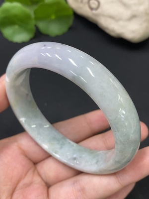F27121832 翡翠正圈手镯 货品总重约66.5g 圈口58.5