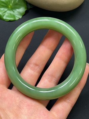 H46529992 和田玉圆条手镯 圈口54.1mm 总重约60.86g