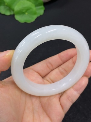 H46532108 和田玉正圈手镯 圈口56.8     货品总重约68.2g