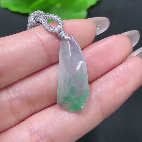 F35105328 Jadeite pendant with rope, total weight approx. 5g