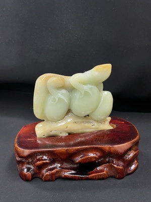 H42954531 和田玉摆件    蜥蜴    货品总重约182.6g  含其他矿物成份