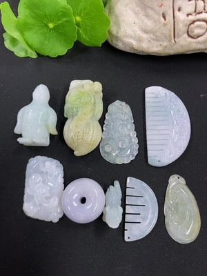 F46598583 翡翠挂件 一手走 货品总重约111.78g