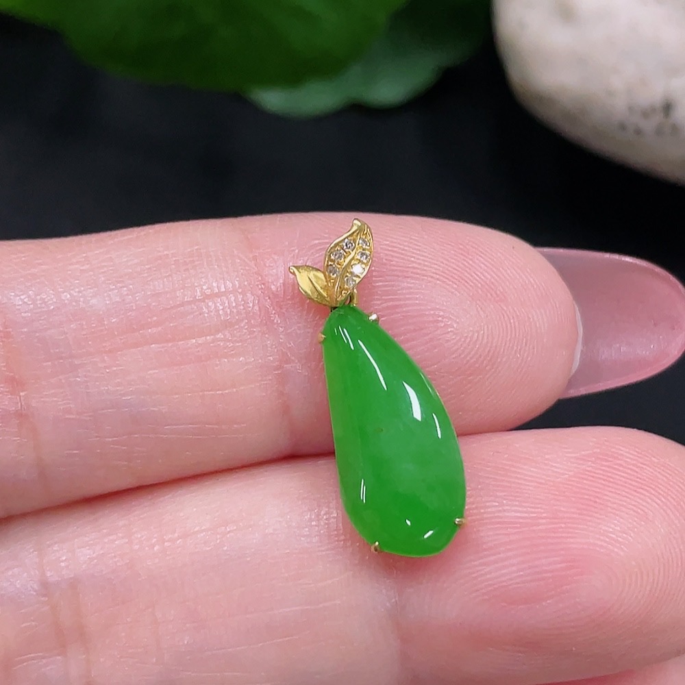 F34982852 Jadeite Inlaid Pendant 18K Gold Total Weight Approx. 1.1g (With Diamond Inlay)