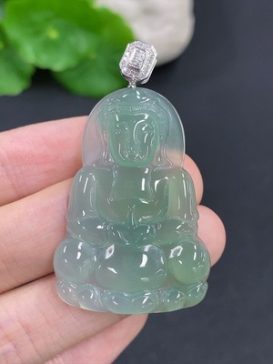 F43165373 翡翠观音挂件 18k金扣头 货品总重量约7.2克 配镶钻石