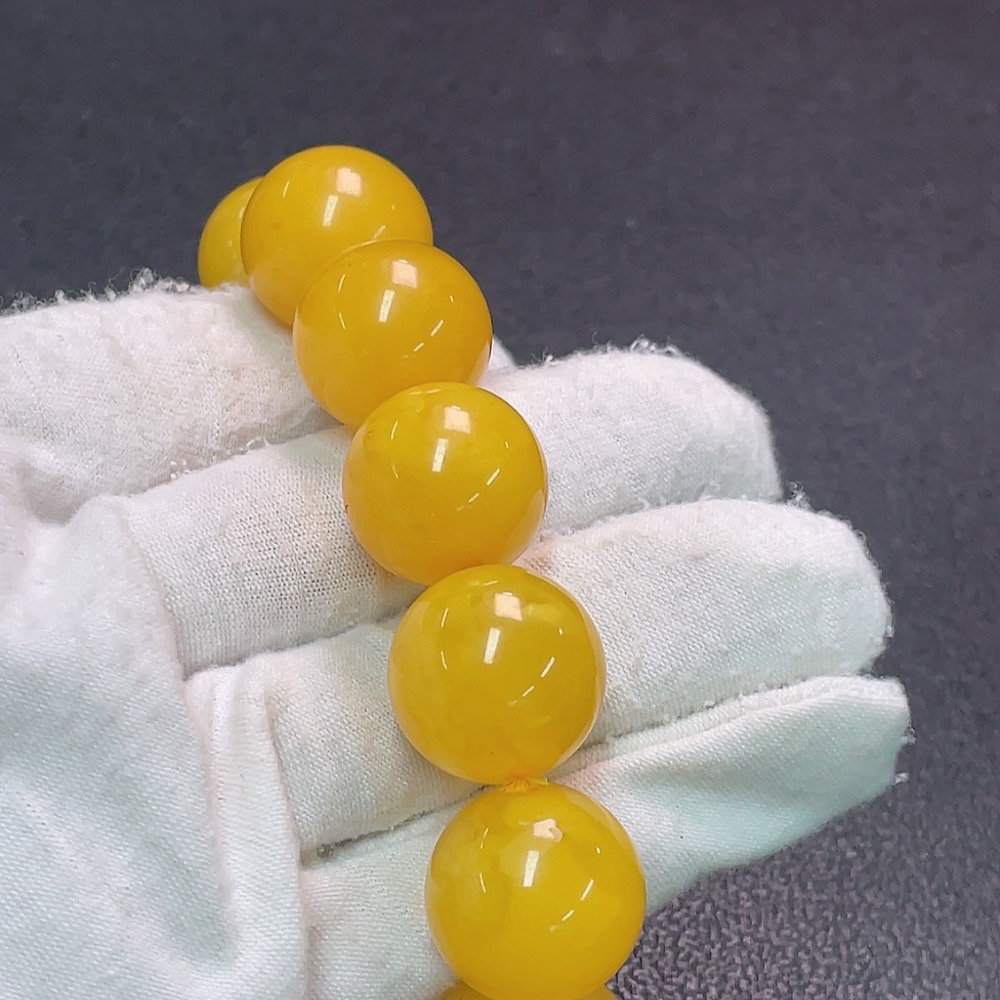 C33923643 Amber Beeswax Bracelet, Total Weight Appro. 44.98g, Size Appro. 18mm