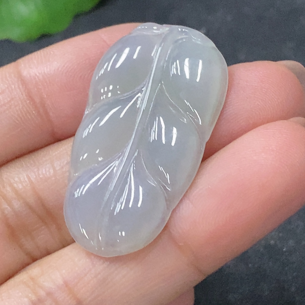 F34030988 Jadeite Pendant Leaf Total Weight Approx. 3.92g