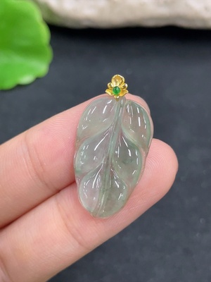 F46571315 翡翠挂件 叶子  18k  货品总重约1.95g