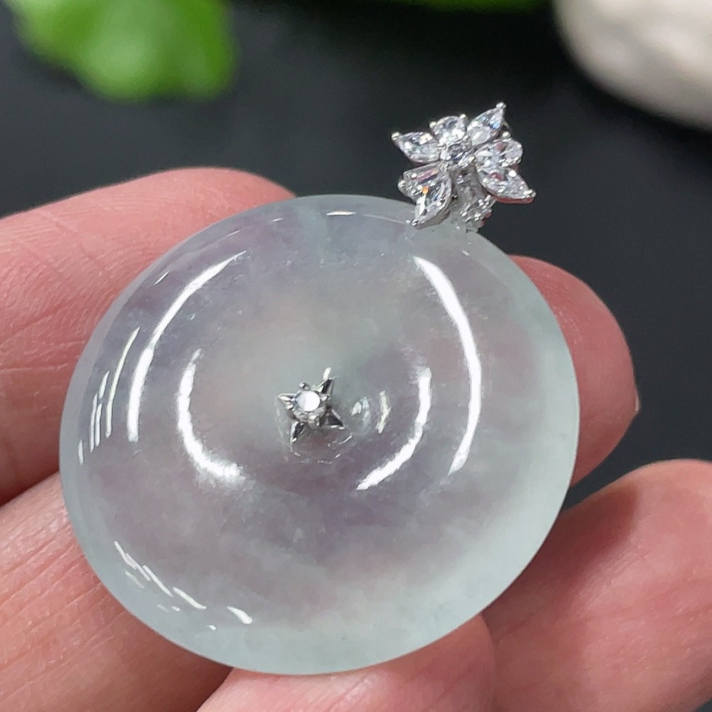 F30520492 Jadeite Peace Knot Pendant with 18K Gold Setting, Non-Diamond, Total Weight Approx. 6.97g