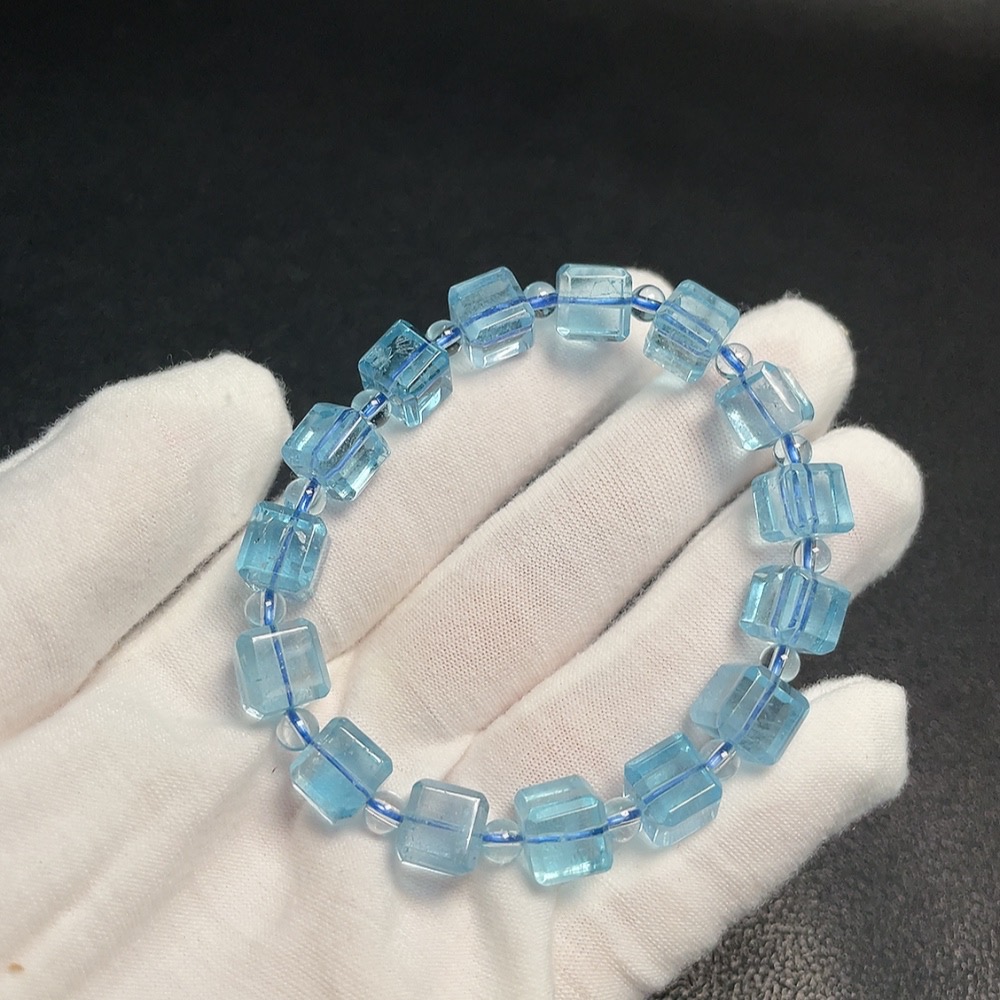 C33920926 Topaz Bracelet, Color Origin Undetermined, Total Weight Approx. 32.72g, Size Approx. 8.1mm