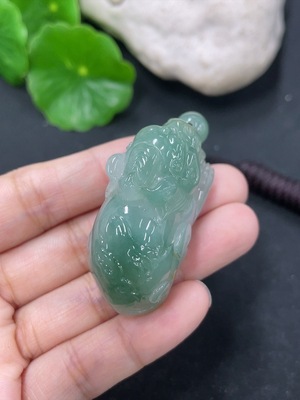 F46550922 翡翠挂件貔貅 货品总约重 含绳36.94g