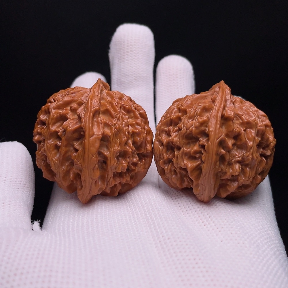 W34987410 Walnut Total weight about 42.9g Size about 40.7mm