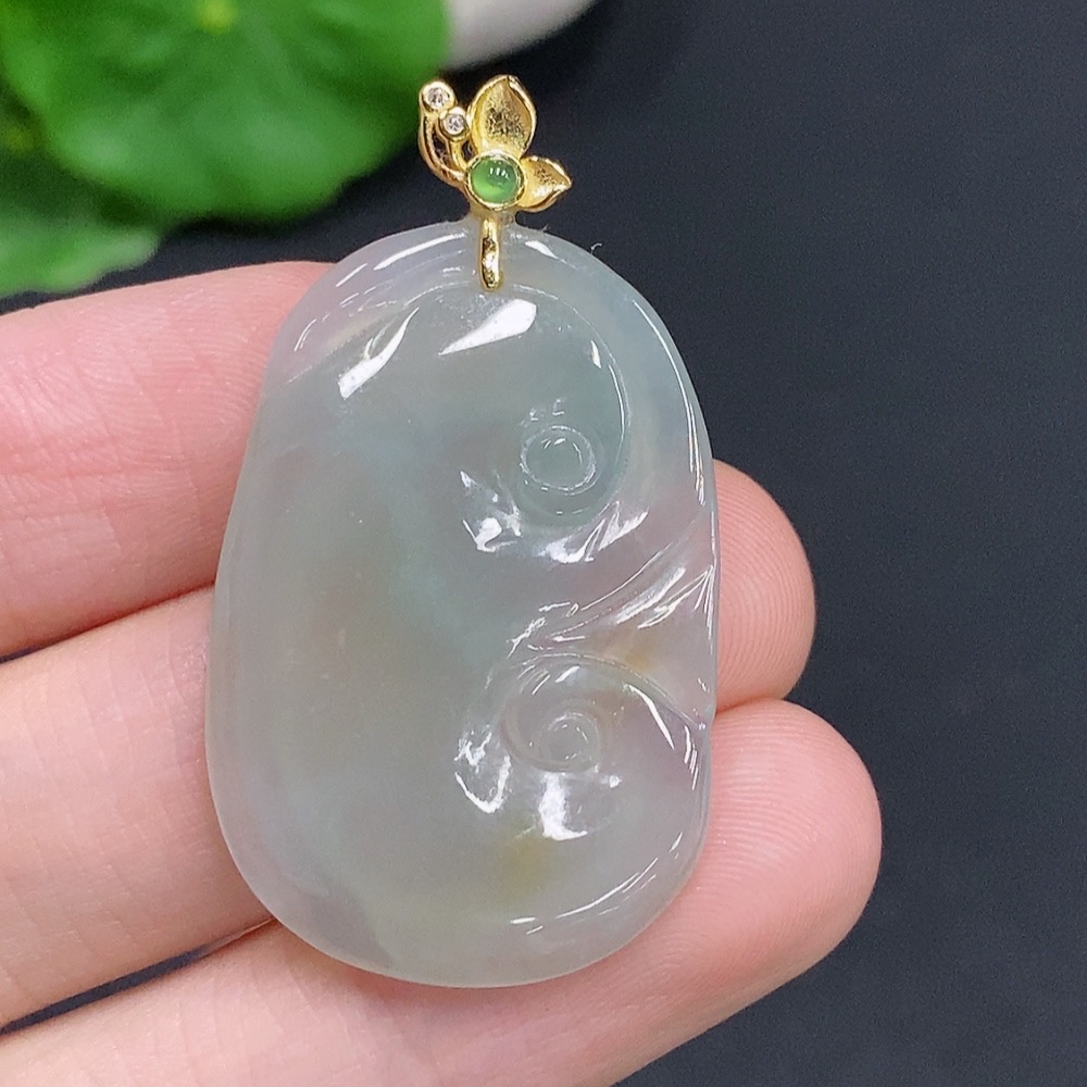 F31690197 Jadeite Ruyi Pendant