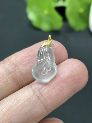 F32768552 Jadeite Magnolia Pendant with 18K Gold Bail, Total Weight Approx. 0.78g