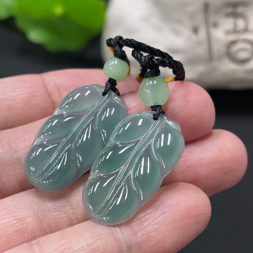 F34978295 Jadeite leaf pendant with non-A grade beads