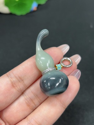 H46521287 和田玉挂件 葫芦 货品总重约17.2g 非金