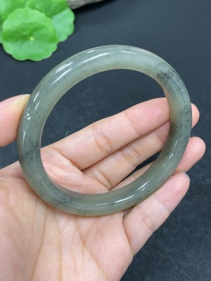 H46558940 和田玉正圈手镯 圈口 60.7   货品总重约47.7g