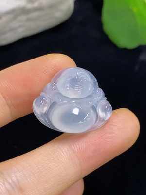 F46516945 翡翠挂件          货品总重约4.08g