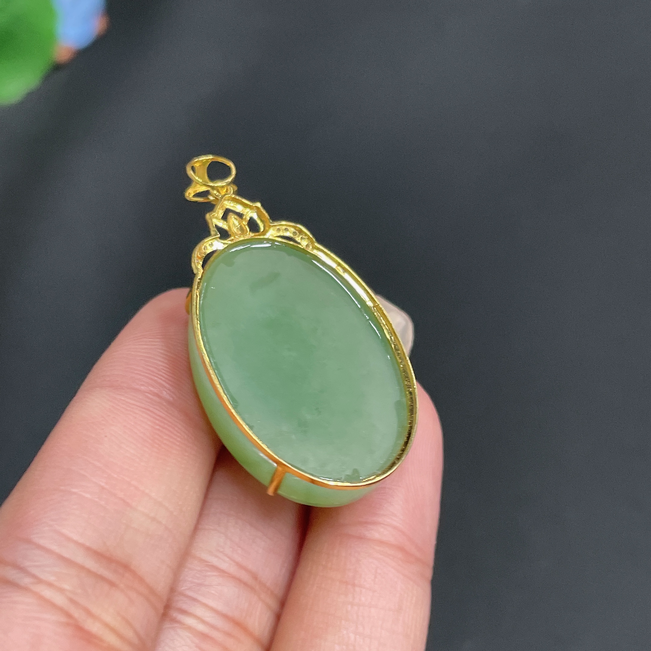 H23608744 Hetian Jade Cabochon Pendant with 18K Gold Setting, Total Weight Approx. 11.6g