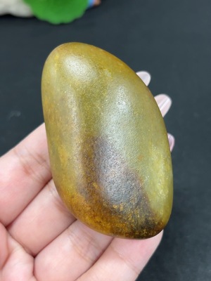 H46521435 和田玉 皮色成因未定 含其他矿物成分 货品总重约112.3g