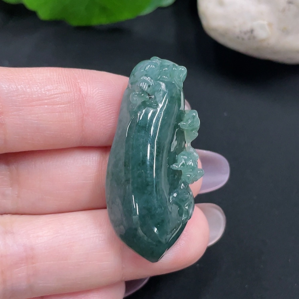 F34966835 Jadeite Wealth-Bringing Frog Pendant