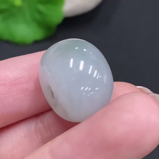 F34003064 Jadeite barrel beads, total weight approximately 8.3 grams