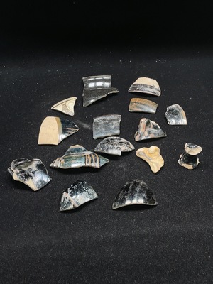 W25911827 Ceramic shard, black glazed ceramic shard set (size as per physical object)