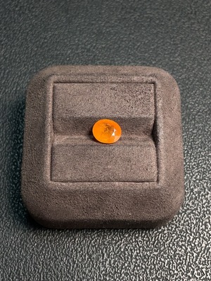 C30567417 Garnet rough stone Total weight approximately 2.77 carats