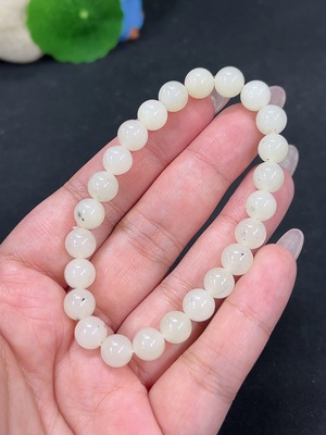 H41843191 和田玉手串 卡7.7mm左右 货品总重约18.3g