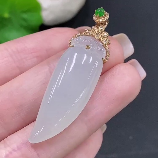 F27124028 Jadeite Fortune Melody Pendant with 18K Gold Clasp, Total Weight Approx. 8.3g, Accented with Diamonds