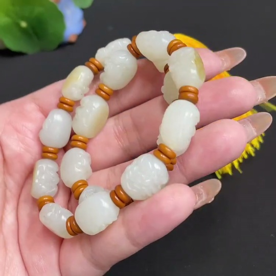 H32766524 Hetian Jade Eighteen Arhats Bead Necklace