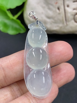F44319784 翡翠福豆挂件 18k金扣头 配镶钻石  货品总重约7.45g