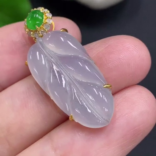 F30528796 Jadeite Leaf Inlaid Pendant 18K Gold Total Weight Approx. 3.6g