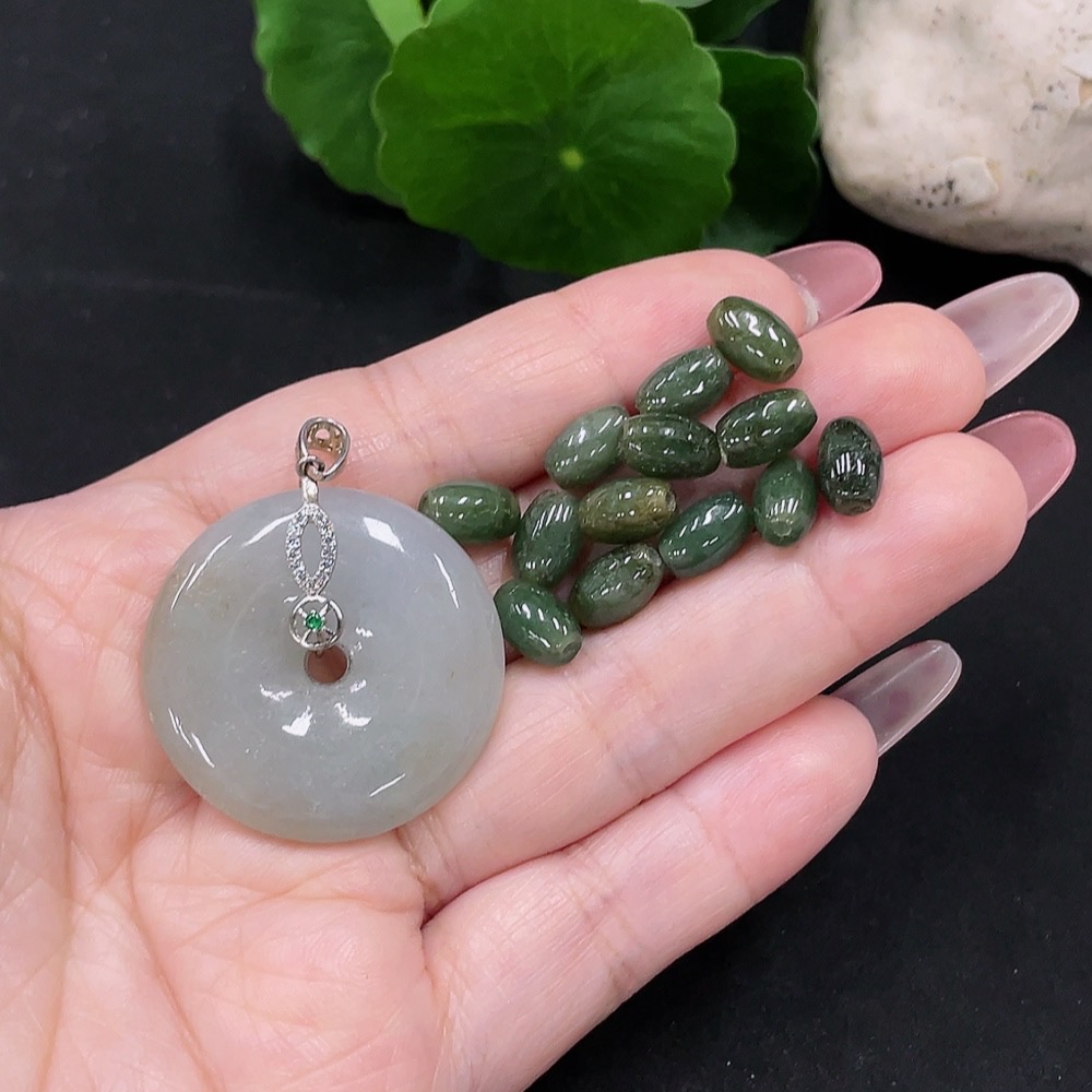 F34013534 Jadeite Pendant + Beads Sell as a Lot (Non-Gold Inlaid)