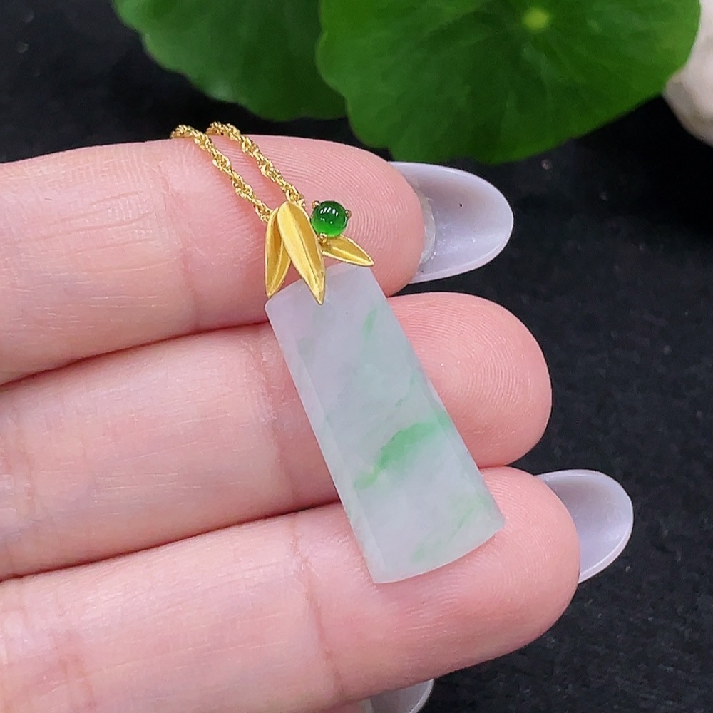 F33916862 Jadeite Plain Pendant 18DP with 18K Gold Total: Approx. 2.3g (incl. chain)