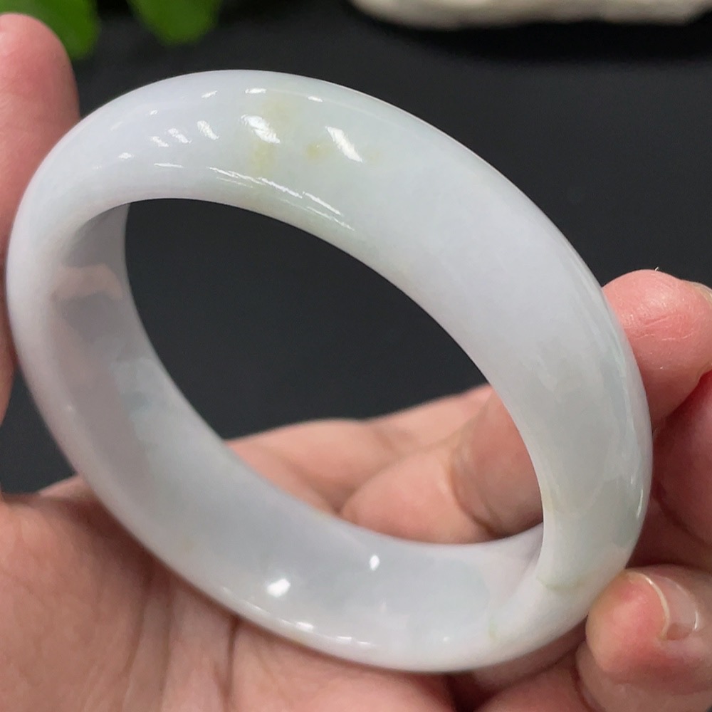 F30518654 Jadeite Regular Bangle (Total Weight: Approx. 69.7g; Inner Diameter: 55.3)