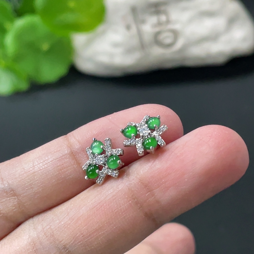 F35109732 A pair of jadeite cabochon ear studs without gold inlay, total weight approximately 1.43g