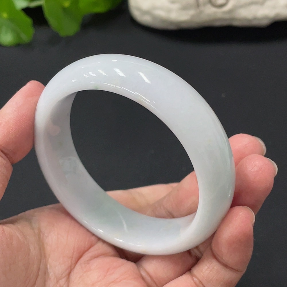F30518654 Jadeite Regular Bangle (Total Weight: Approx. 69.7g; Inner Diameter: 55.3)