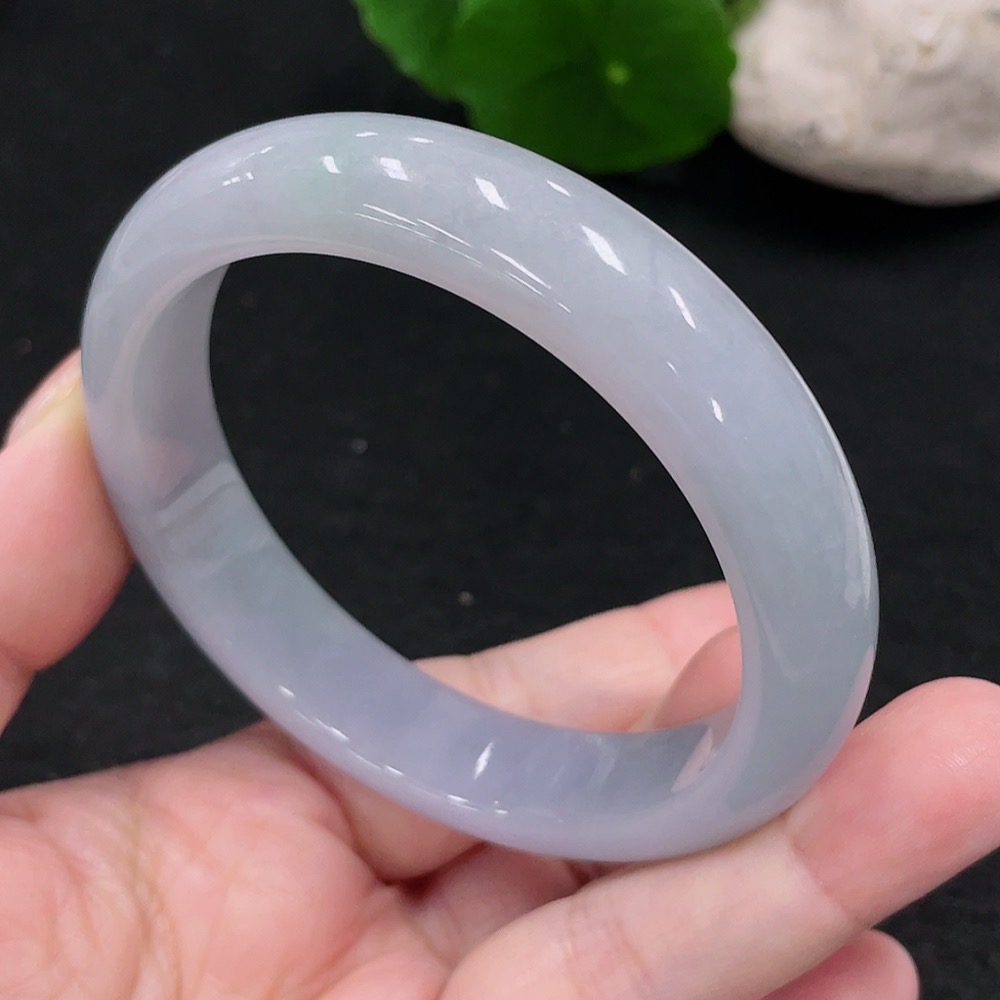 F33827428 Jadeite Round Bangle 57.2 Loop Size Total Weight Approx. 57.9g