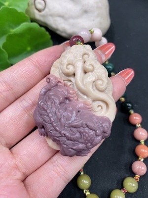 H34062665 Alashan Agate Pendant - Auspicious Beast, contains other mineral components, non-gold, total weight approx. 70.5g (including chain)
