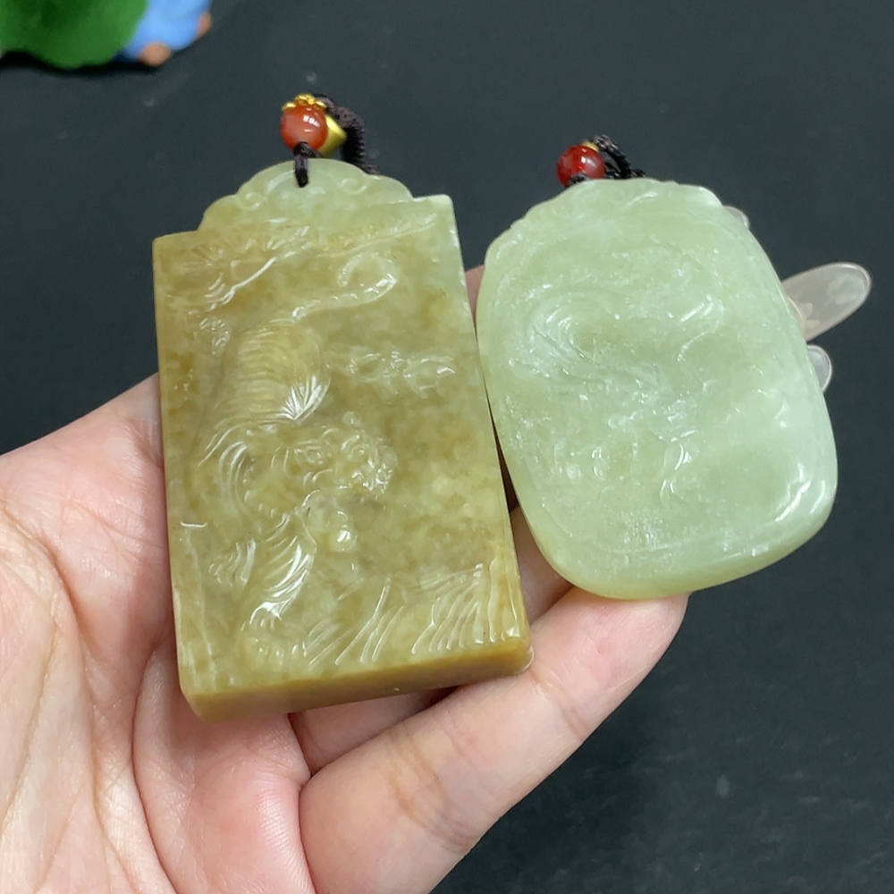 H28204172 Hetian Jade Pendant  Dragon Plaque  Fierce Tiger Descending the Mountain