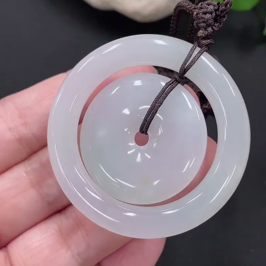 F27138508 Jadeite Mother-and-Child Button Pendant