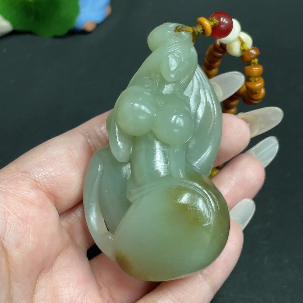 H28203929 Hetian Jade Handheld Ornament - Nation's Beauty and Heavenly Fragrance - Undetermined Skin Color Origin - Total Weight (including chain): Approx. 123g