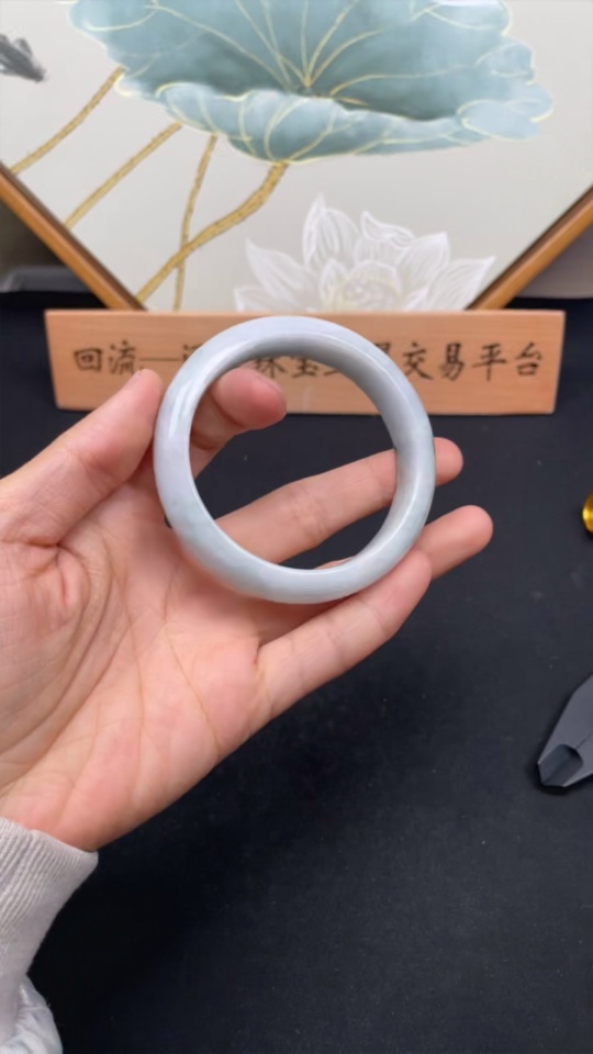 F27152478 Jadeite Round Bangle, 57.5 Inner Diameter, Approx. 64.5g Total Weight