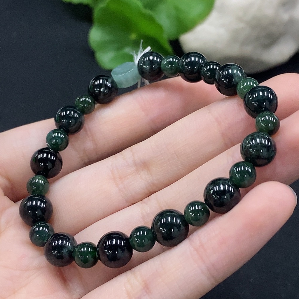 F34028582 Jadeite Bracelet 8.2/5.6mm Approx. Total Weight 15.4g