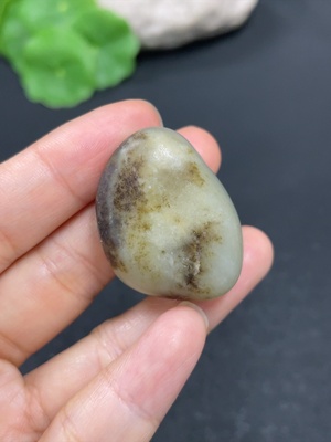 H42954457 和田玉       货品总重约20.2g    皮色成因未定