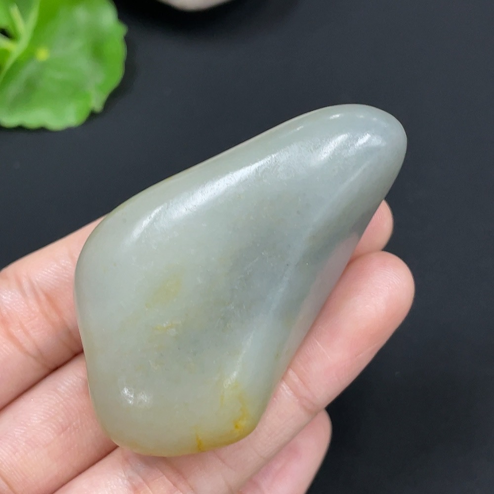 H27106745 Hetian Jade, undetermined origin of skin color, containing other mineral components, total weight approximately 49g