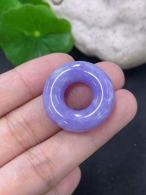 F46551080 翡翠挂件甜甜圈 货品总约重6.28g
