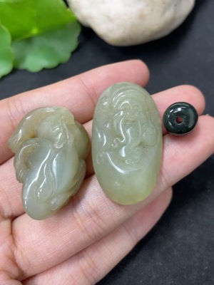 H46576452 和田玉挂件 +珠子      货品总重约23.7g