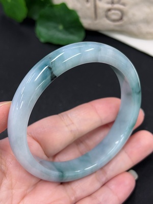 F42958373 翡翠正圈手镯   59.1圈口 货品总重约53.3克（修补）