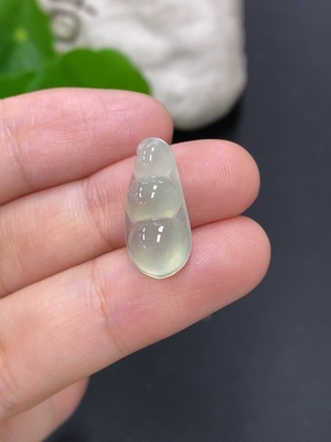 F46557719 翡翠福豆挂件 货品总重量约1.4克